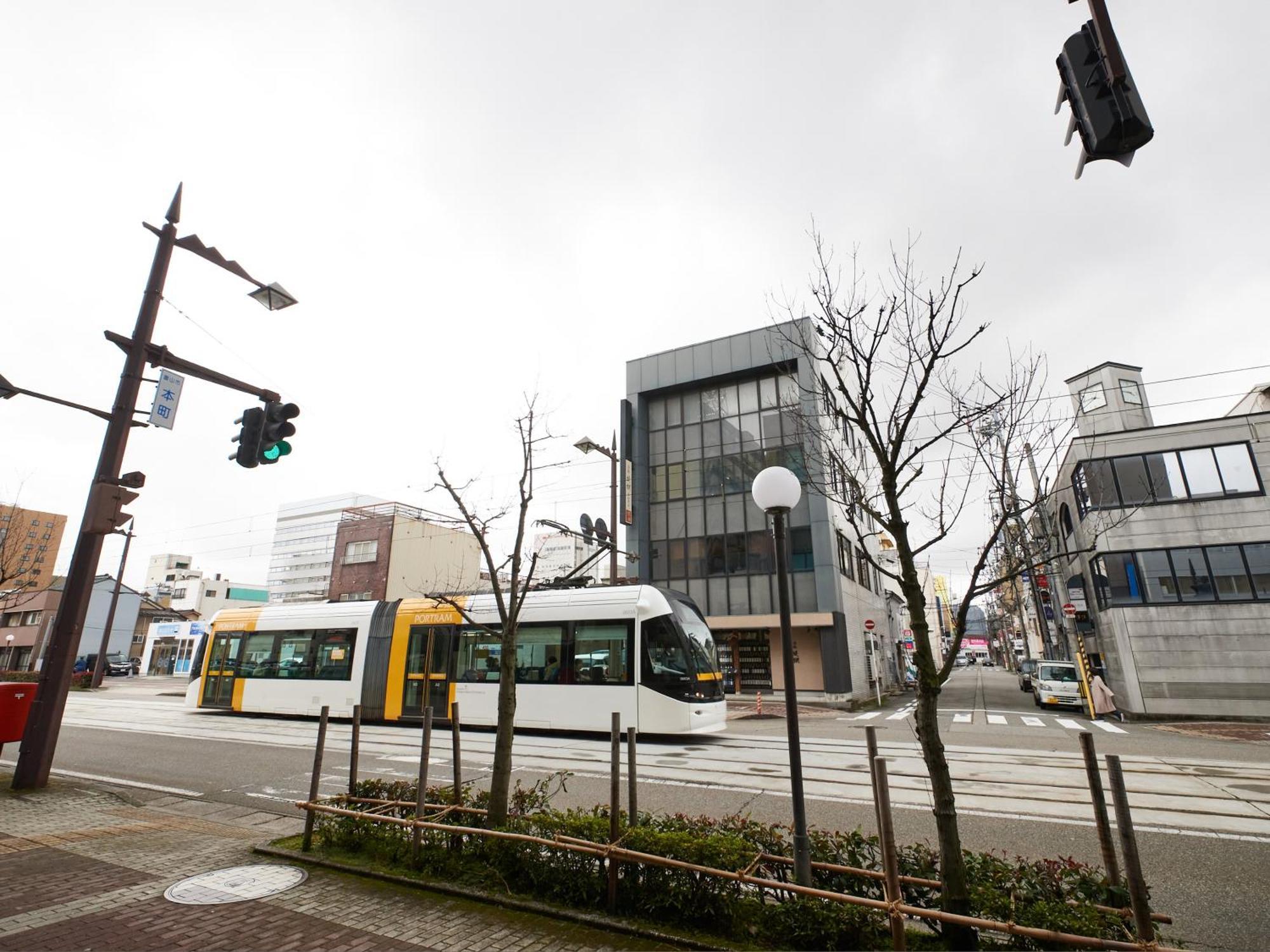 Ecohotel Toyama Station Exteriör bild
